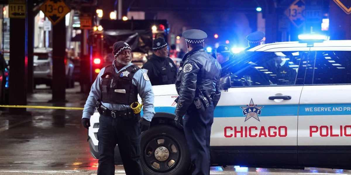 Gut-wrenching video captures final words of Chicago father gunned down as loved ones watch in horror on Facebook livestream Gut-wrenching video captures final words of Chicago father gunned down as loved ones watch in horror on Facebook livestream