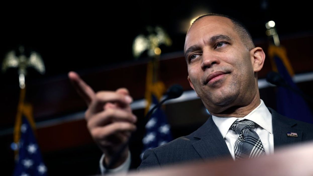 Hakeem Jeffries smirks as GOP infighting hands Democrats control