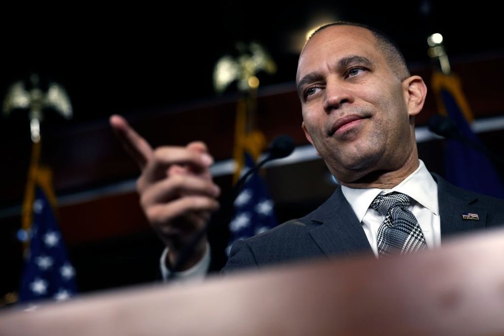 Hakeem Jeffries smirks as GOP infighting hands Democrats control
