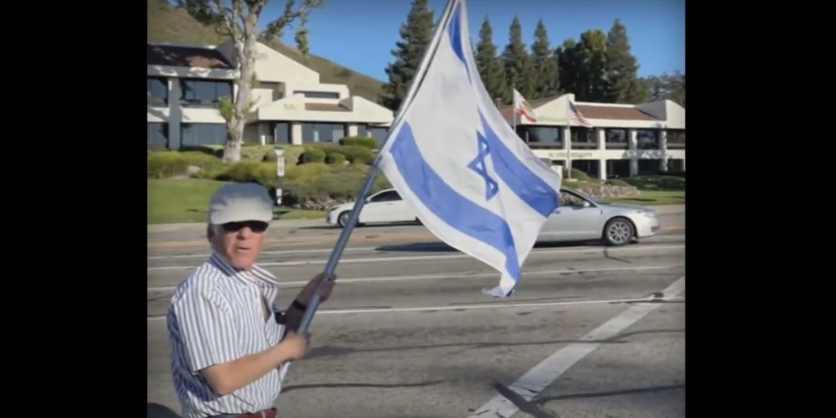 NextImg:Hate crime? One or more pro-Palestinian activists reportedly fight, kill elderly Jewish man holding Israeli flag at protest | Blaze Media