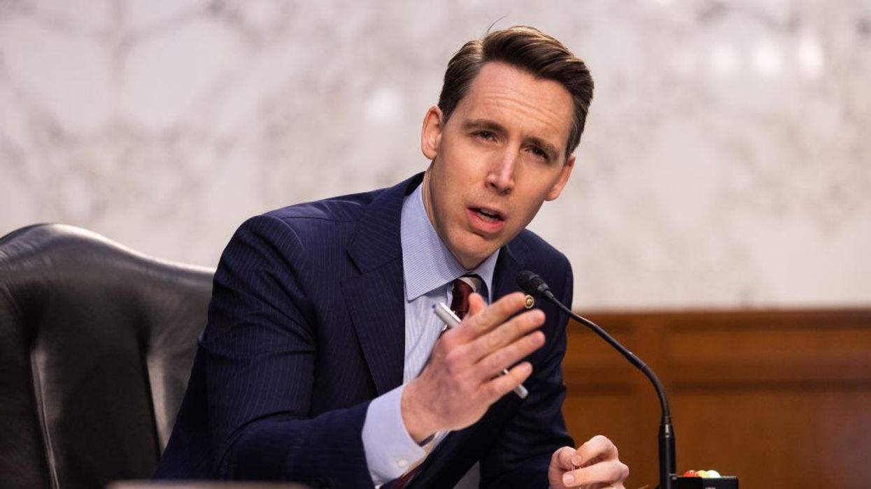 Hawley introduces bill to trust-bust Big Tech