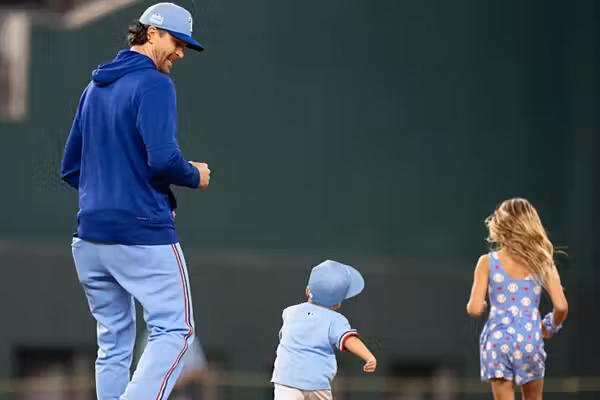 'He's my idol': Texas Rangers Father's Day celebration will bring you to tears