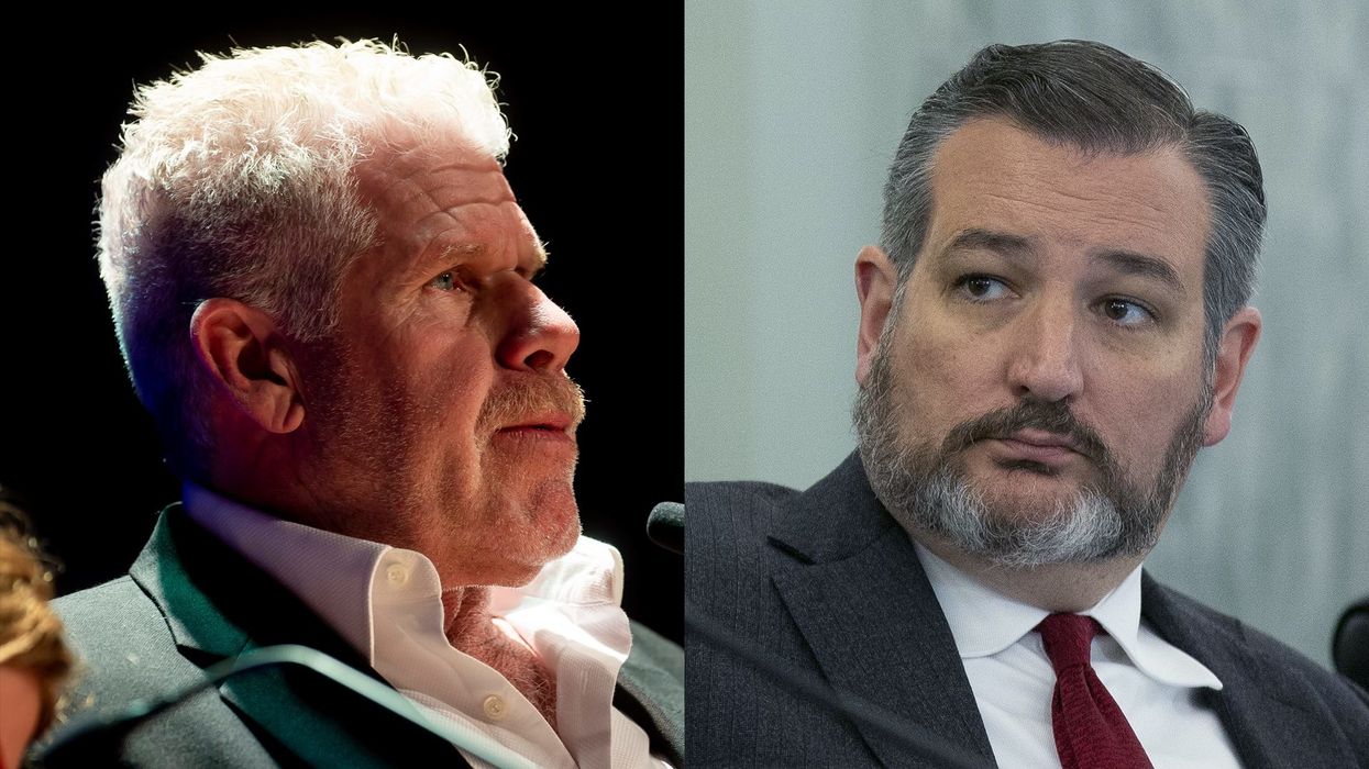 Hollywood tough guy Ron Perlman challenges Ted Cruz to a wrestling match