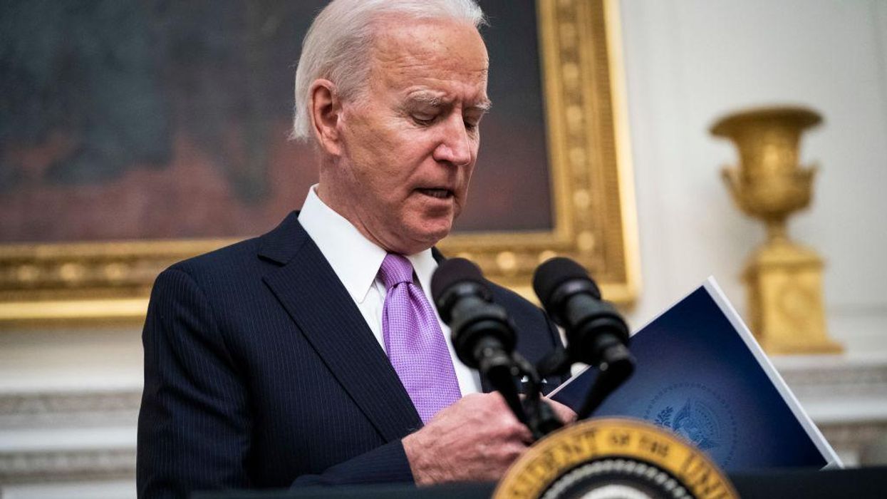 Horowitz: Biden invites foreign criminals, while criminalizing Americans over masks