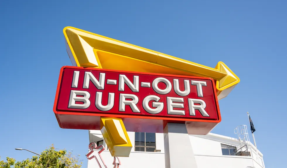 Huge brawl at In-N-Out Burger caught on video; customers are seen running f