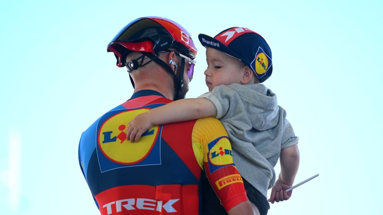 'I am willing to pay': Cyclist fined for stopping to kiss wife and son during Tour de France