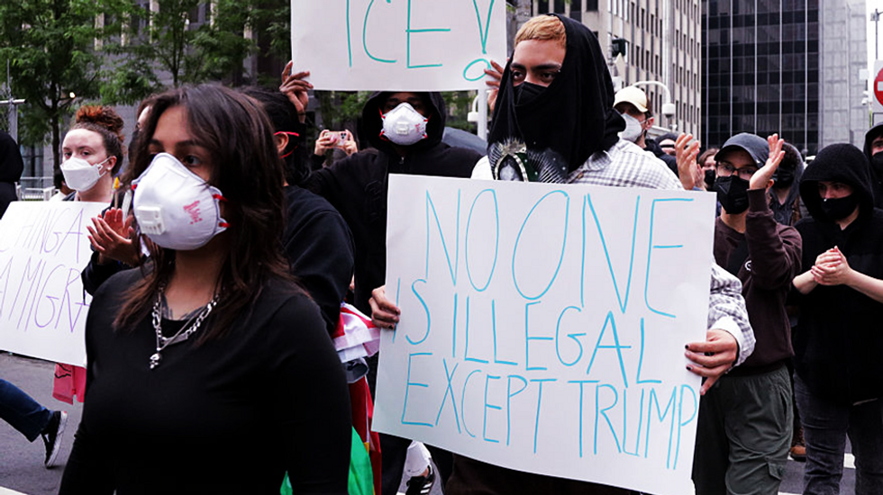 'I have a kid!' Anti-ICE protester mocks mother for trying to go to work amid protests