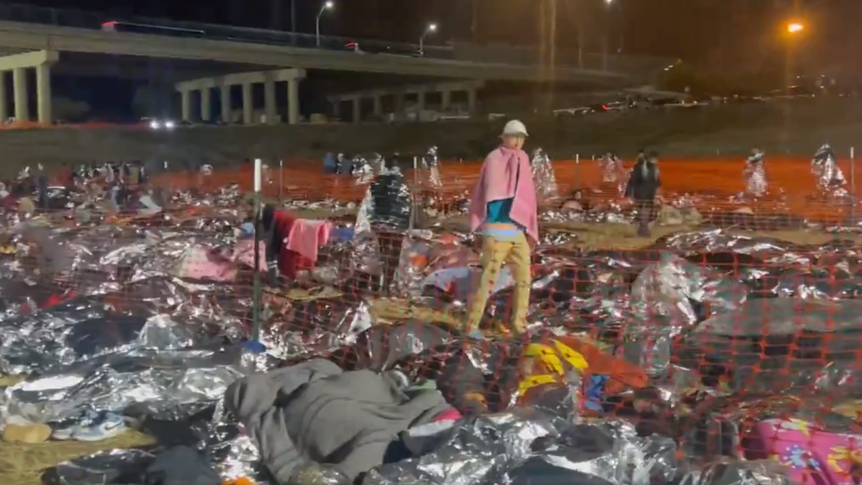 'I have never seen anything like this': Thousands of illegal immigrants sleeping outside while awaiting processing