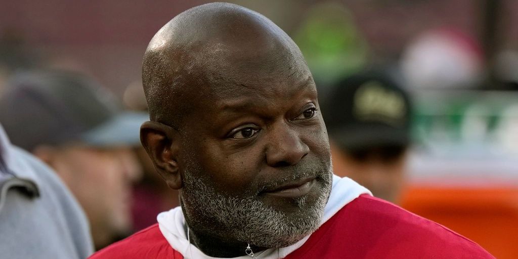 Emmitt Smith backs DEI again, demands payment from U of F - Vimarsana News
