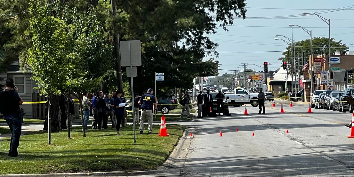 ICE agent ‘seriously injured,’ suspect dead in Chicago operation gone wrong ICE agent ‘seriously injured,’ suspect dead in Chicago operation gone wrong