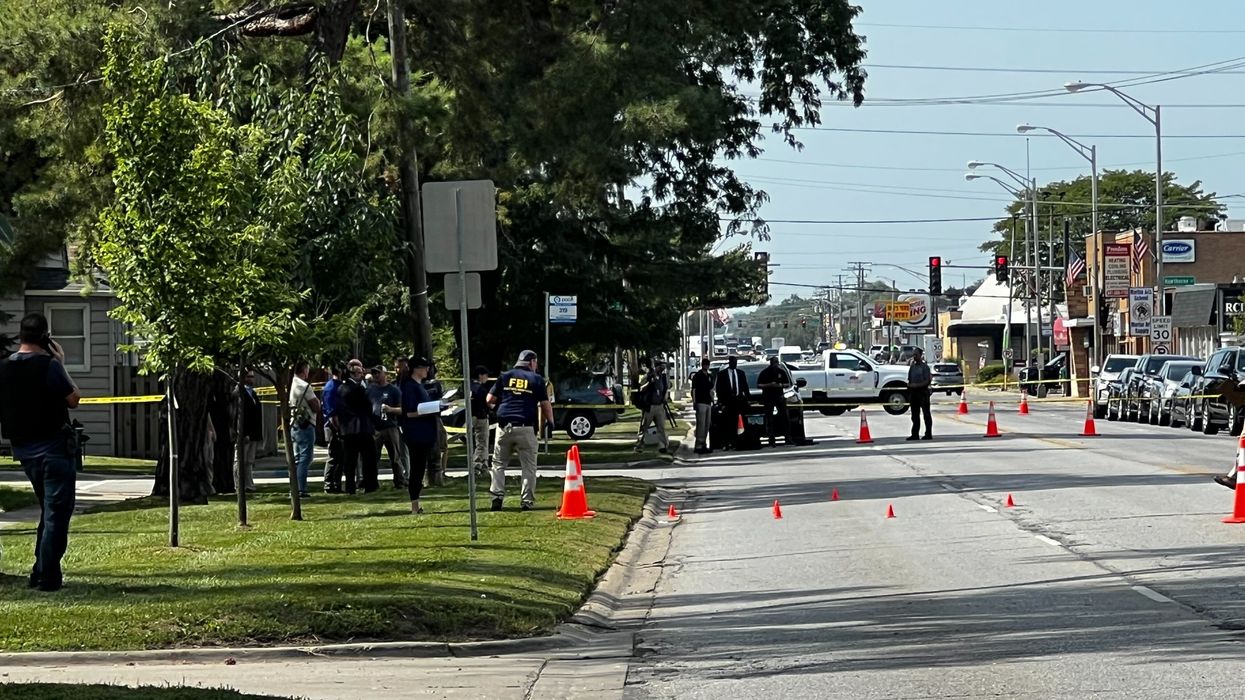 ICE agent ‘seriously injured,’ suspect dead in Chicago operation gone wrong