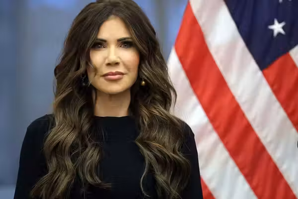 'If they don't ...' DHS doubles self-deport bonus — and warns those illegal aliens who don't 'take advantage of this gift'