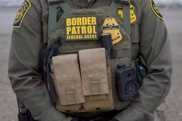 Illegal alien with a badge impersonates Border Patrol agent to disrupt mission — even calls in 'reinforcements'