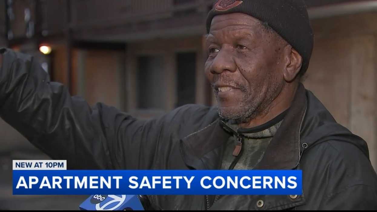 Illinois apartment boarded up with tenants still inside, residents claim