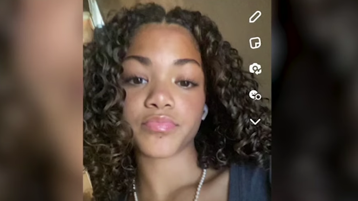 Illinois teen collapses and dies on court during junior varsity basketball game: Report