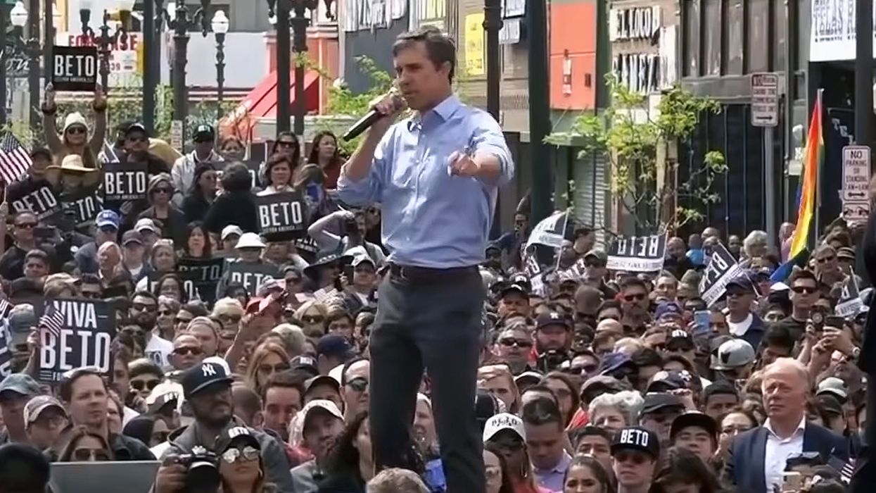 AP fawns over Beto O'Rourke speaking 'at length' in his 'native Spanish'