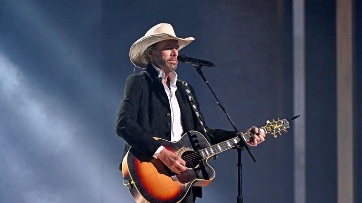 Toby Keith shares update on his battle with stomach cancer, revealing ...