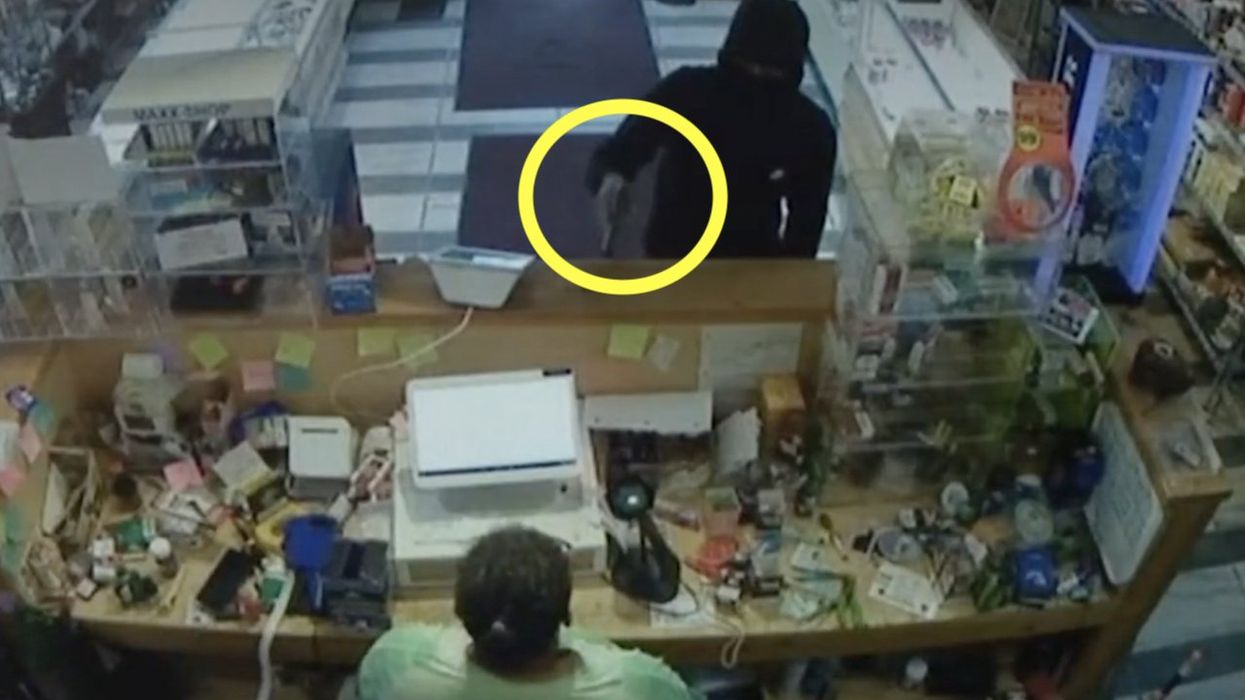 Video: Masked thug points gun at female clerk in smoke shop, demands cash and vapes. But she's not about to let him waltz away without a fight.
