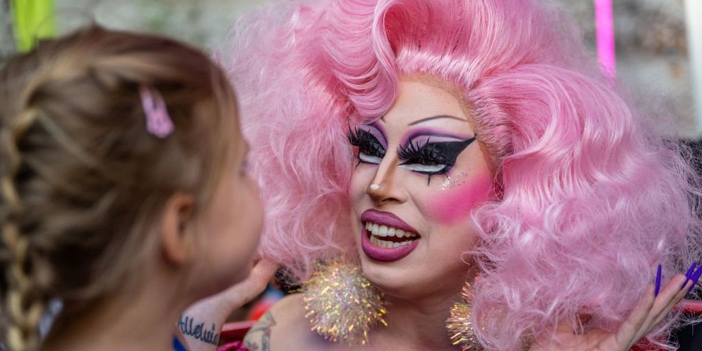 Texas Democratic Convention speaker is drag queen story hour performer pushing hormone blockers to trans youth - Vimarsana News