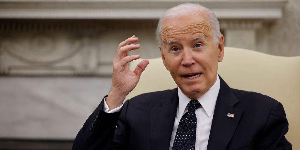 Biden administration offers 'mass amnesty' to illegal immigrants by quietly terminating 350,000 asylum cases: Report - Vimarsana News