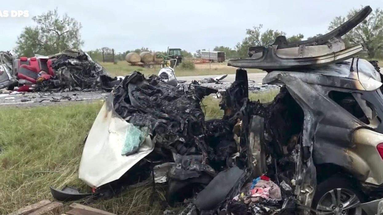 Horrific head-on crash leaves 8 dead after suspect smuggling 5 illegal aliens led Texas police on high-speed chase