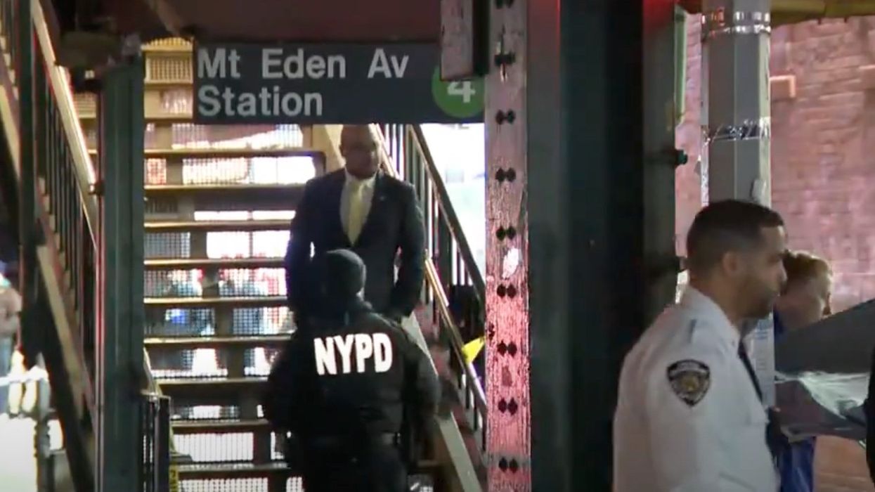 1 killed, 5 wounded in shooting at Bronx subway station after a fight; police are hunting for suspect