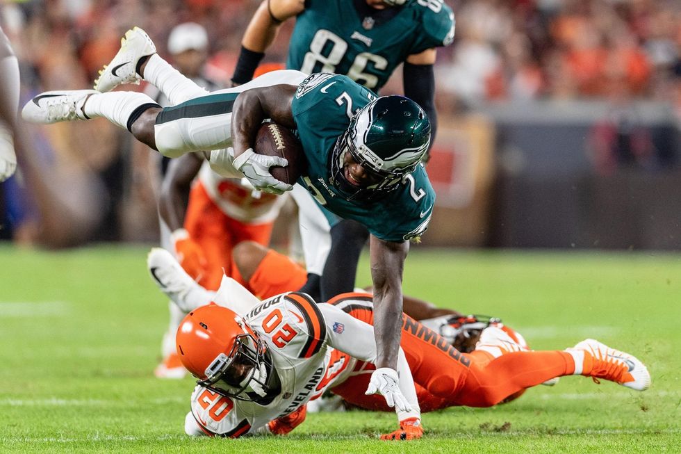Former substitute teacher finally makes an NFL roster after refusing to give up on a promise