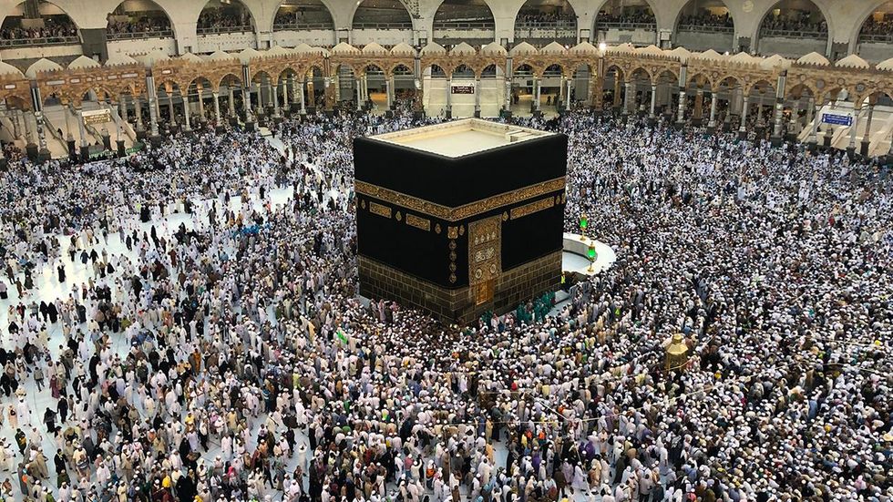 Two major health scares at US airports related to people returning from Muslim Mecca pilgrimage