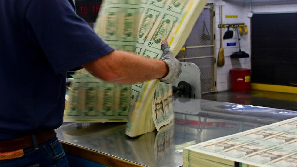 Experts: Growing global and household debt leading to economic downturn worse than 10 years ago