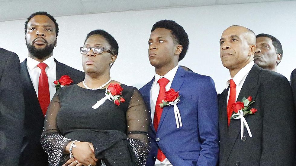 Lawyer says family of Botham Jean plans to sue city of Dallas and former Officer Amber Guyger