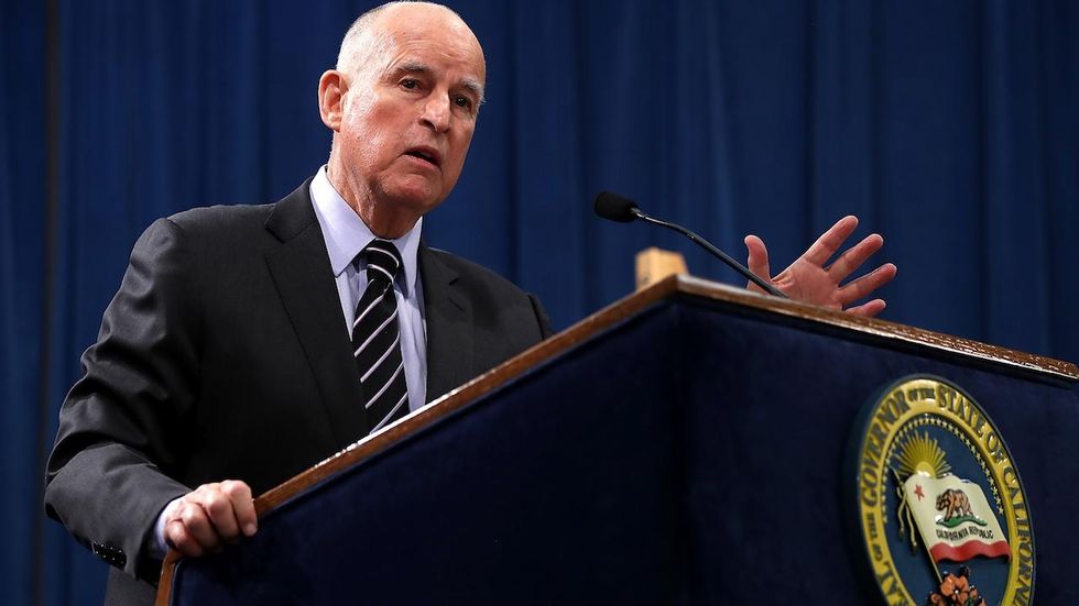 California governor signs bill requiring women on corporate boards by end of 2019