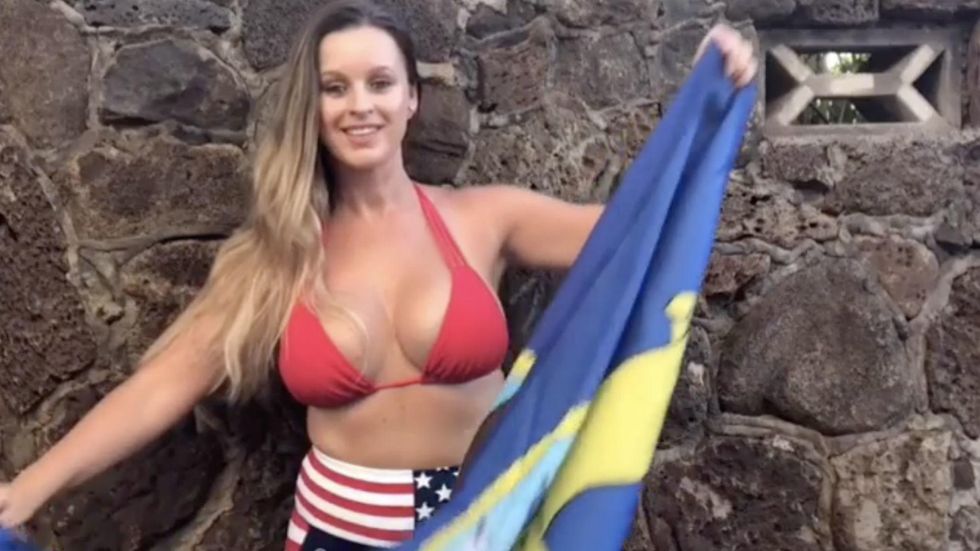 Formerly homeless Navy mom wants to win Maxim Cover Girl competition — to give back to vets