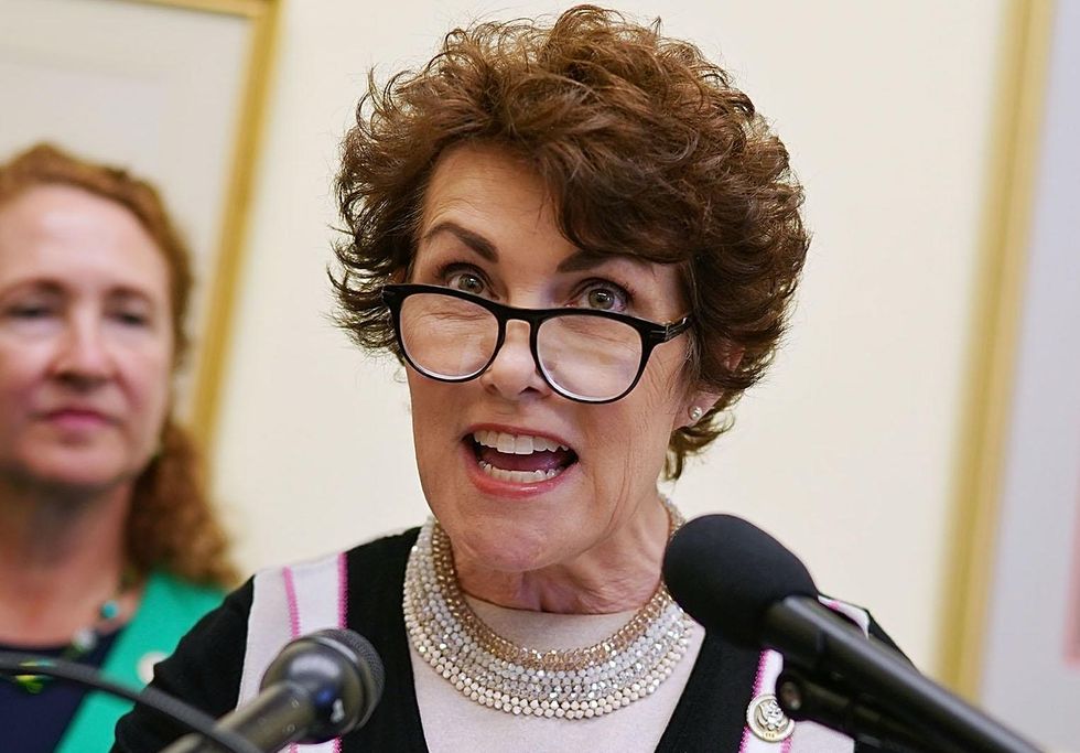 NV-Sen: Rosen still introducing herself to Nevada late in the race against Sen. Heller