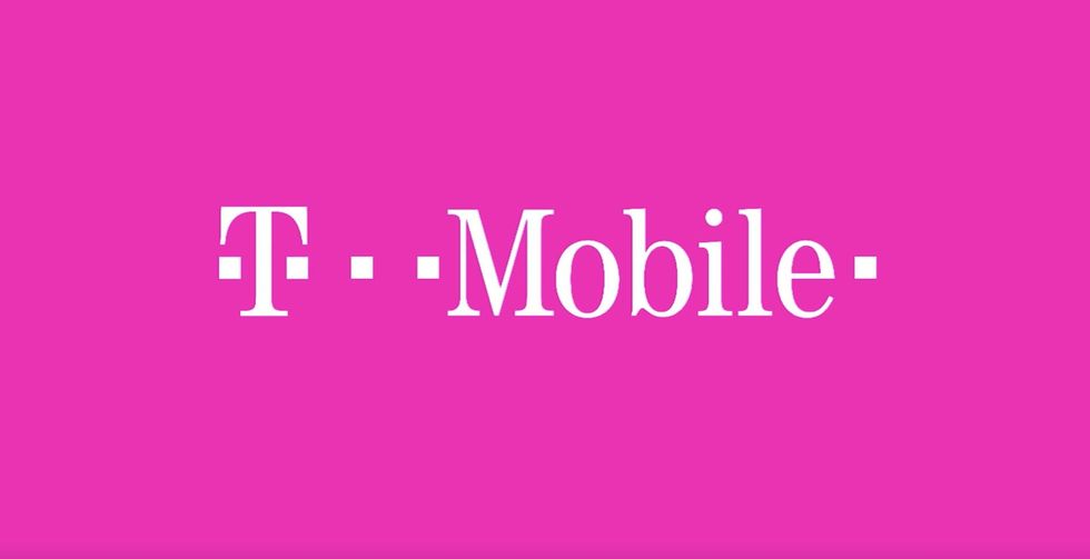 T-Mobile store reportedly refuses to serve cop till he disarms — and make him leave after he refuses