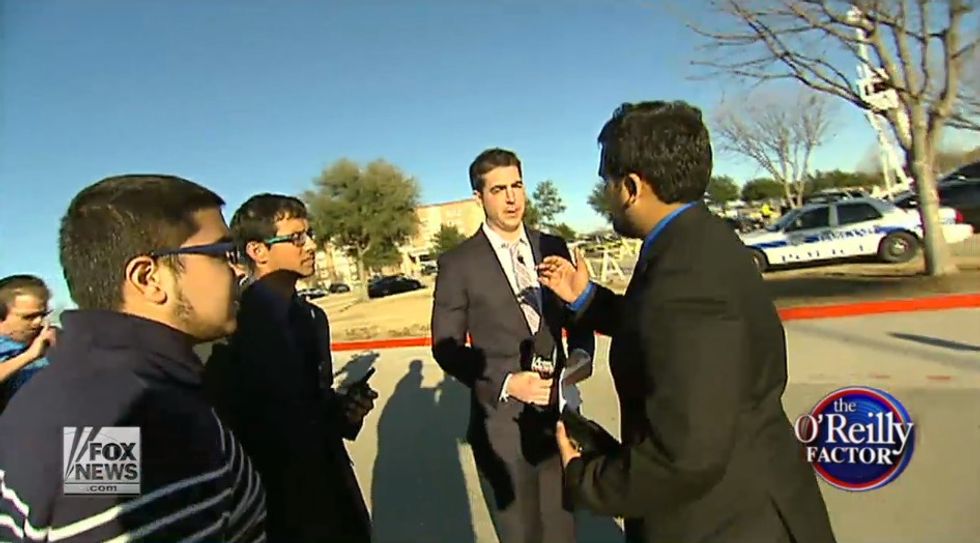 Fox News Producer Tried to Report From Inside Texas Muslim Convention. Take a Look at What Followed.