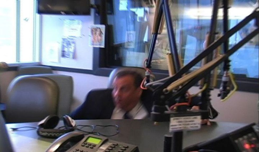 This Is Chris Christie Falling Off His Chair