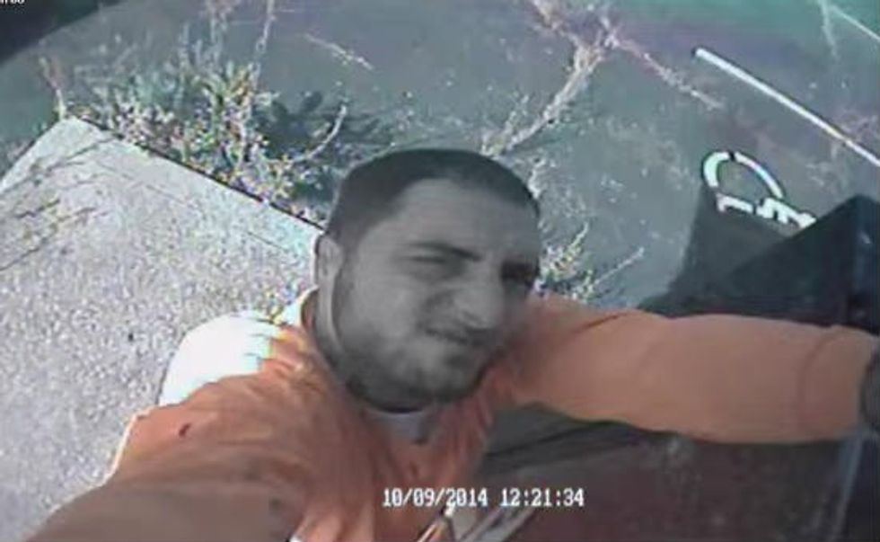 This Guy Failed to Do One Obvious Thing While Stealing a Surveillance Camera