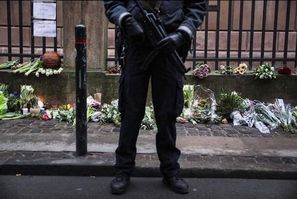 Swedish Police Guarding Synagogues Directed to Carry Automatic Weapons