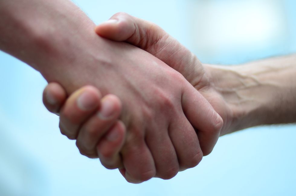 After You Shake Someone’s Hand, See If They Do This Afterward