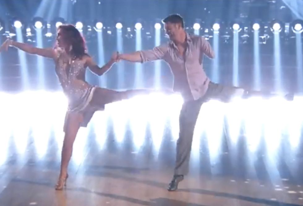 U.S. Army Vet Who Lost Two Limbs Fighting in Iraq Absolutely Stuns 'Dancing With the Stars' Audience, Leaving a Judge and Audience Members in Tears