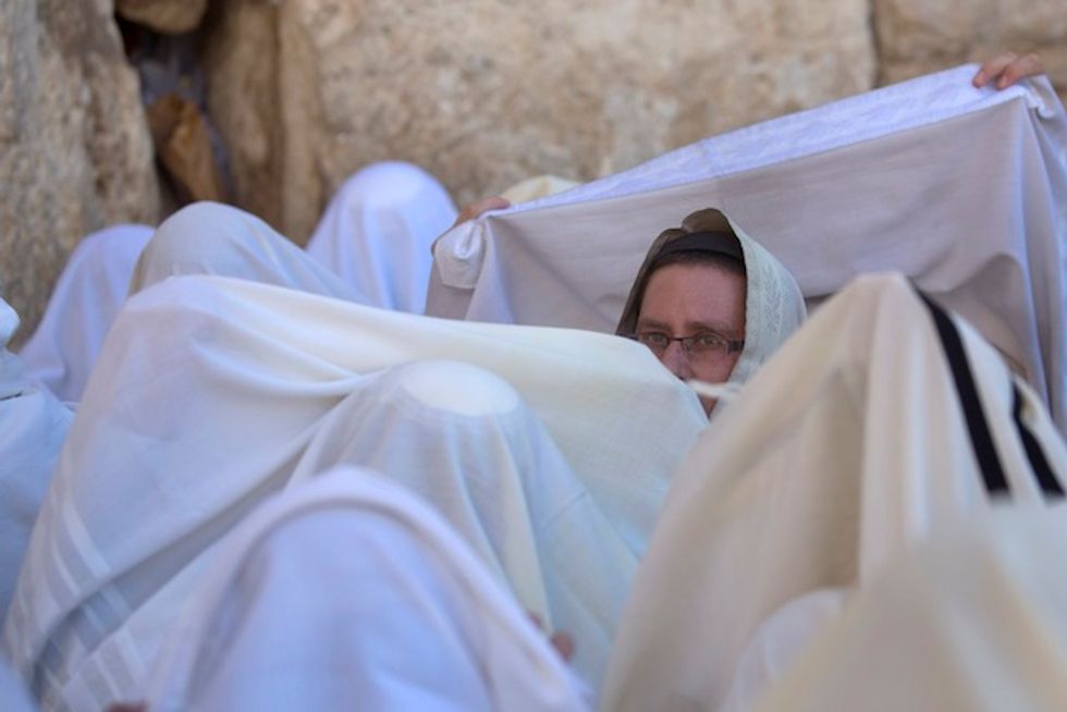 Photos: Tens of Thousands Flock to Western Wall for Biblical Priestly Blessing