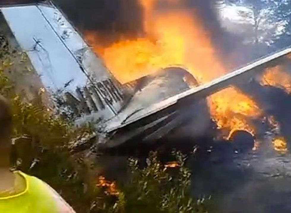 Stunning Close-Up Video of Flaming Twin-Engine Plane That Went Down Suddenly, Killing All Four on Board