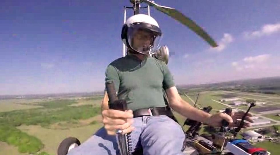 Raw Video: Man Arrested After Landing 'Gyrocopter' on U.S. Capitol Lawn With Letters for Every Member of Congress