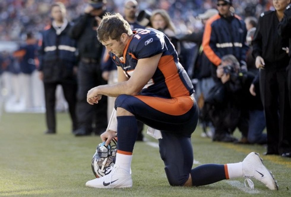 Tim Tebow Expected to Sign With Eagles, Sources Say