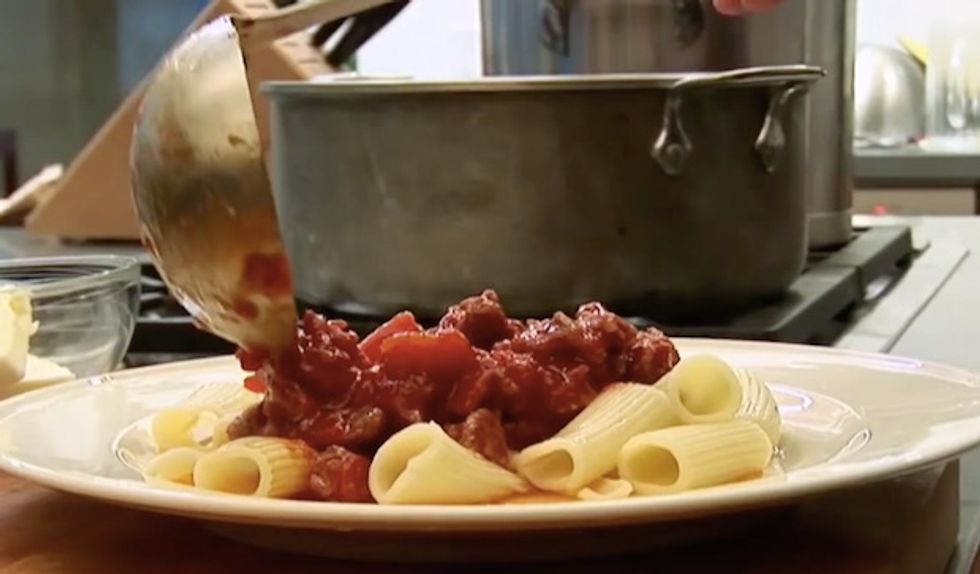 Dinnertime dilemma: Do you put the sauce on the pasta, or the pasta in the sauce?