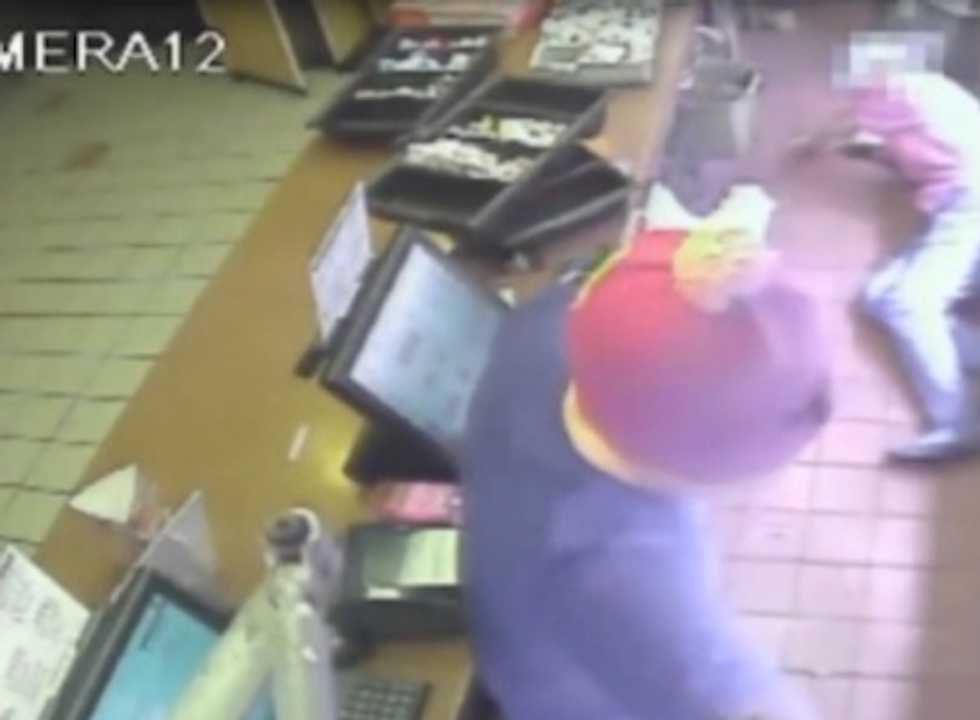 Pregnant Woman Robbed at Gunpoint While Working Shift at Fast Food Restaurant Can't Believe She Got Fired After Company Made Odd Request (UPDATED)