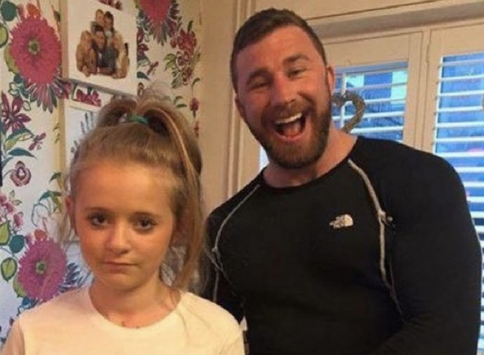 The Picture This Dad Put on His Daughter's T-Shirt to Warn Boys to 'Stay Clear' Has the Internet Going Nuts