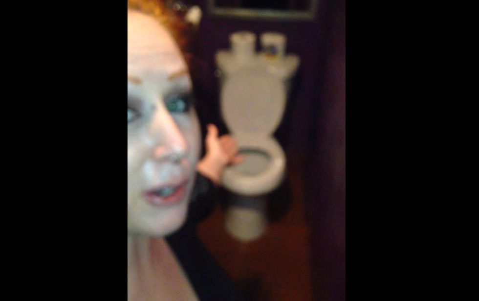 'Paranoid' Comedian Noticed Something Odd About the Mirror in the Women's Restroom — When She Looked Behind, She Couldn't Believe It