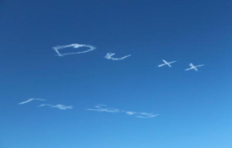 Apologetic Love Note Appears in Skies of Australia, but Nobody Knows Who's Behind It