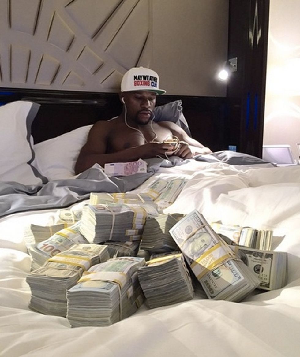 Boxer Has $250,000 in a Duffel Bag. He's Going to Use It for Something 'Vulgar' If He Wins.